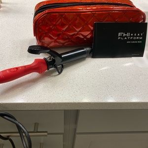 Never used mini curling iron